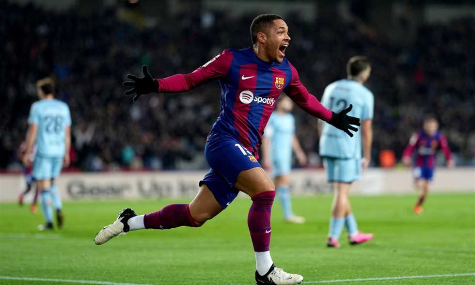 قرارات برشلونة تلمح لاقتراب رحيل فيتور روكي نحو الهلال